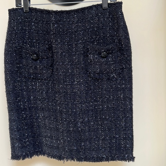 Black skirt. - Picture 1 of 4